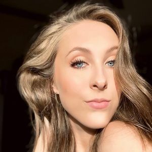 Meet your Posher, Hayley